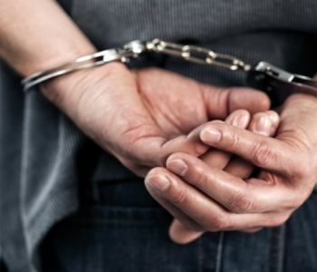 დააკავეს 32 წლის კაცი, რომელსაც 15 წლის მოზარდი გარყვნილ ქმედებაში ადანაშაულებს