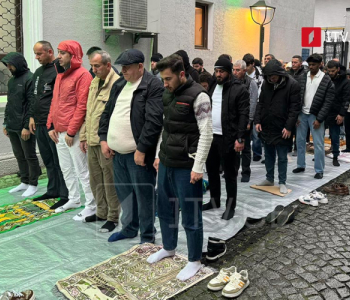 Ramazan bayramı ilə əlaqədar Gürcüstanın müftisi Adam Şantadze Batumi Mərkəzi Məscidində bayram namazı qılıb