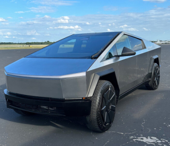 “Tesla Cybertruck” tırtıllı qar avtomobilinə çevrildi