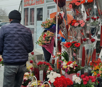 «Նախորդ տարիների համեմատ ծաղիկներ գնողներն ավելի քիչ են» Մառնեուլիի շուկան՝ մայրերի տոնին