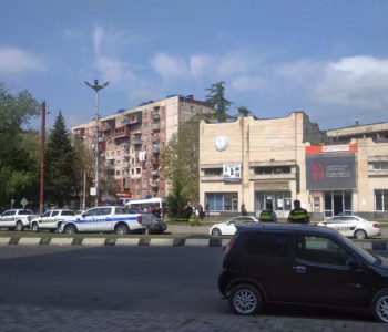 Kutaisi şəhərində silahlı şəxs Gürcüstan Bankı-nın filialına daxil olaraq bir neçə nəfəri girov götürüb
